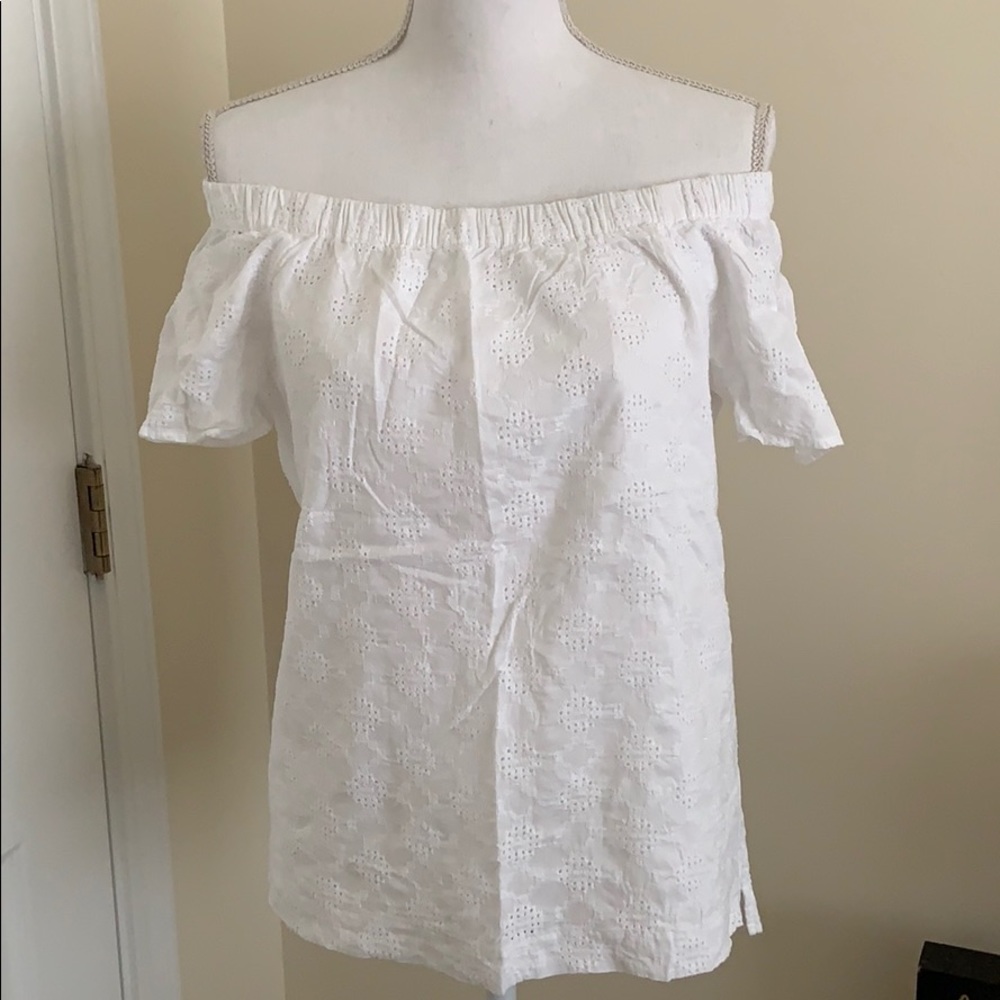 Off-the-shoulder top